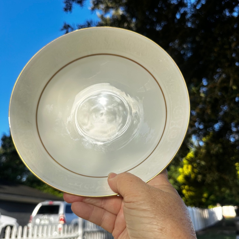 Mikasa Hunter 112 Vegetable Serving Bowl 8.5" Bone China Narumi‎ Japan Gold Trim